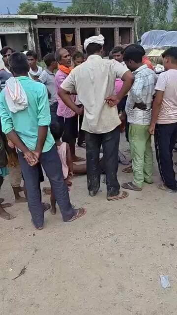 देशी शराब की दुकान के सामने कार की टक्कर से अधेड़ गंभीर घायल, टांग टूटी