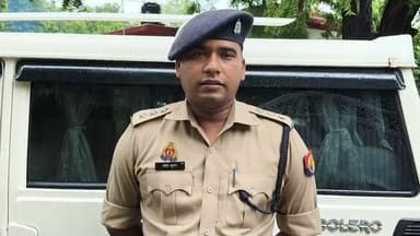 #अलीगढ़ थाना गभाना आज दि0 28.07.26 को थाना गभाना क्षेत्र के ग्राम रसीदपुर गोरना में दो पक्षों के मध्य फायरिंग की सूचना प्राप्त हुई । सूचना पर स्थानीय पुलिस द्वारा घटनास्थल का निरीक्षण किया गया तथा जानकारी करने पर ज्ञात हुआ कि दोनों पक्षों के मध्य सड़क के बीच में पाइप बीछाने को लेकर विवाद है, इसी कारण दोनों पक्षों के मध्य कहासुनी हुई जिसमें प्रथम पक्ष द्वारा द्वितीय पक्ष पर जान से मारने की नीयत से फायर किया गया, जिसमें कोई जनहानि नही हुई है । अभियुक्तों की गिरफ्तारी हेतु टीमों का गठन कर दिया गया है । सुसंगत धाराओं में अभियोग पंजीकृत कर अग्रिम विधिक कार्यवाही की जा रही है । मौके पर शांति है