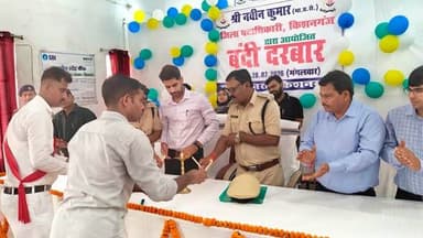 किशनगंज DM द्वारा मंडल कारा, किशनगंज में Security Audit एवं बंदी दरबार का आयोजन किया गया।
किशनगंज जिला अन्तर्गत आज दिनांक 28.07.2026 को जिला पदाधिकारी नवीन कुमार की अध्यक्षता में मंडल कारा, किशनगंज में कारा का संयुक्त सुरक्षा अंकेक्षण (Security Audit) किया गया।
जिलाधिकारी द्वारा संयुक्त सुरक्षा अंकेक्षण (Security Audit) के दौरान जेल परिसर के विभिन्न बिन्दुओं का कंडिकावार समीक्षा करते हुए कारा परिसर को सुदृढ़ एवं प्रभावी बनाने हेतु आवश्यक दिशा-निर्देश भी दिए गये।
जिला पदाधिकारी की अध्यक्षता में मंडल कारा में संसीमित बंदियों के बीच बंदी दरबार का आयोजन किया गया।
बंदियों द्वारा जिला पदाधिकारी के समक्ष अपनी समस्याओं के निवारण हेतु आवेदन समर्पित किया गया। बंदियों के समस्याओं के निराकरण हेतु जिला पदाधिकारी महोदय द्वारा त्वरित कार्रवाई करने का संबंधित कार्यालय को निदेशित करते हुए शीघ्र निराकरण कराने का आश्वासन दिया गया।
RSETI, किशनगंज के माध्यम से बंदियों का बकरी पालन (Goat Rearing) प्रशिक्षण दिनांक-28.07.2026 से 08.08.2026 तक कुल 12 दिनों का कार्यक्रम का विधिवत शुभारंभ जिला पदाधिकारी महोदय द्वारा किया गया।
उक्त प्रशिक्षण कार्यक्रम में निदेशक, श्री सुबोध कुमार राय RSETI, Kishanganj के माध्यम से चलाया जा रहा है।
जिला पदाधिकारी ने बंदियों/कर्मियों को संबोधित करते हुए कहा कि इस प्रकार के कौशल विकास एवं स्वरोजगार आधारित प्रशिक्षण कार्यक्रम बंदियों के पुनर्वास में महत्त्वपूर्ण भुमिका निभाते है तथा उक्त प्रशिक्षण का मुख्य उद्देश्य बंदी कारा मुक्ति के पश्चात स्वरोजगार प्राप्त कर सके।
साथ ही RSETI, Kishanganj के कर्मी श्री अकमल यजदानी एवं श्री सुभाष कुमार मंडल द्वारा बकरी पालन से संबंधित वैज्ञानिक एवं व्यवहारिक जानकारी प्रदान की गयी।
इस अवसर पर अनुमंडल पदाधिकारी, किशनगंज, पुलिस उपाधीक्षक (मु०), किशनगंज, अनुमंडल पुलिस पदाधिकारी, किशनगंज, कार्यपालक अभियंता, भवन प्रमंडल, किशनगंज, कार्यपालक अभियंता, विद्युत आपूर्ति प्रमंडल, किशनगंज , काराधीक्षक, धर्मेन्द्र कुमार, उपाधीक्षक, अभिषेक कुमार सिंह, सहायक अधीक्षक, प्रदीप कुमार सिंह, कारा चिकित्सक, डॉ० अभिषेक रंजन, एवं डॉ० जेबा निशात, कारा बंदी कल्याण पदाधिकारी, पवन कुमार साह एवं सहायक अधीक्षक, पूजा कुमारी सहित अन्य कर्मी भी उपस्थित रहें। #viralreelschallenge #viralpost #viralreels #2026Goals #newyork