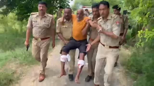 🚨पुलिस मुठभेड़ में ह&त्यारो&पी गिरफ्तार, 2 घंटे में घटना का खुलासा!
इटावा के थाना बकेवर क्षेत्र में हुई गंभीर घटना के मामले में पुलिस के अनुसार, कार्रवाई के दौरान आरोपी घायल हुआ, जिसे उपचार के लिए अस्पताल भेजा गया। मामले से जुड़े आवश्यक साक्ष्य भी बरामद किए गए हैं और आगे की विधिक प्रक्रिया जारी है।
प्रारंभिक पूछताछ में आरोपी ने ग्राम चिकनी निवासी विनय की कुल्हाड़ी से वार कर ह&त्या करने की बात स्वीकार करने का दावा पुलिस ने किया है।
पुलिस का कहना है कि पूरे प्रकरण की जांच नियमानुसार की जा रही है तथा उपलब्ध साक्ष्यों के आधार पर आगे की कार्रवाई की जाएगी।
📍 **बकेवर, इटावा**
👉 इटावा की हर बड़ी और भरोसेमंद खबर के लिए हमारे पेज से जुड़े रहें।
#Etawah #Bakewar #EtawahPolice #BreakingNews #LocalNews UttarPradesh DPSChannel