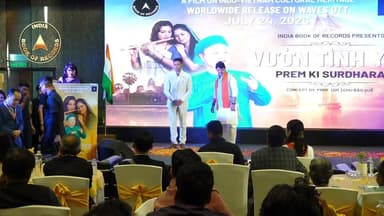 Hon’ble Shri Kailash Vijayvargiya, Cabinet Minister, Government of Madhya Pradesh, addressed the distinguished gathering at the grand launch of Vườn Tình Yêu – Prem Ki Surdhara at Le Meridien, New Delhi.
In his address, he highlighted the power of cinema and culture in strengthening the enduring friendship between India and Vietnam. The memorable evening celebrated a shared artistic vision and a cinematic journey that brings both nations closer.
Watch the film on WAVES OTT: https://www.wavespb.com/links/SH28233bpS
Read the media coverage: https://drive.google.com/file/d/18pqwA6ni9OPIG8plv2Szfclk0-TQ6huK/view?usp=sharing
#IndiaBookOfRecords #PremKiSurdhara #WAVESOTT #IndiaVietnamFriendship #FilmLaunch #IBR