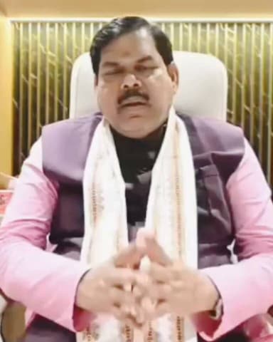 बिहार सरकार ने शिक्षक स्थानांतरण के लिए ऑनलाइन आवेदन प्रक्रिया जल्द शुरू करने की घोषणा की, शिक्षा मंत्री ने दी जानकारी
#education #BiharNews #patna
