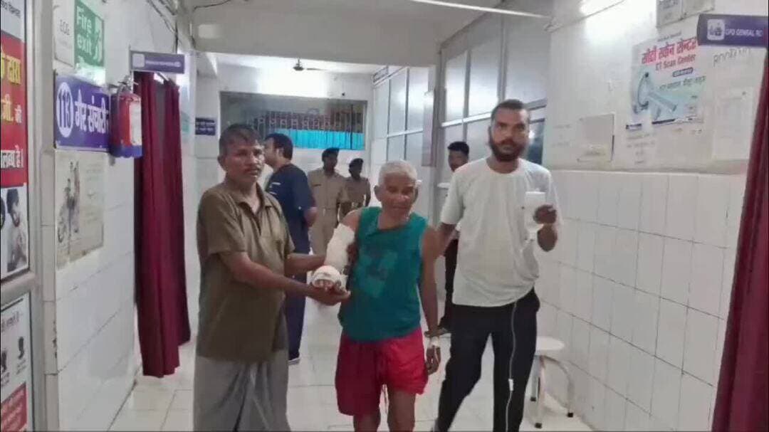 #कैमूर: खेत की पटवन कर रहे बुजुर्ग को बदमाशों ने मारी गोली, हालत गंभीर