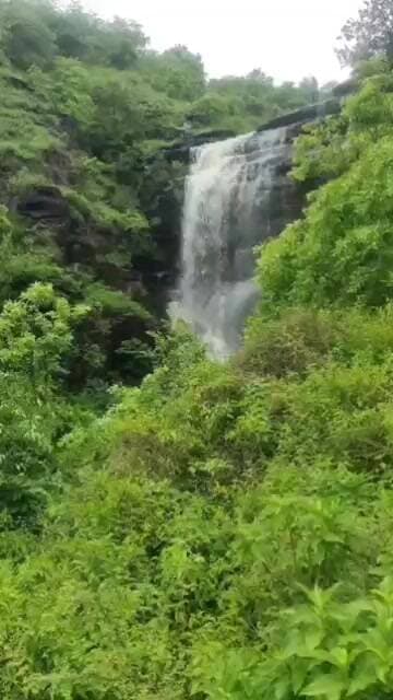 मुंडावर के भैरव खोला झरने पर रेलिंग लगाने की उठी मांग, ग्रामीणों ने प्रशासन से की सुरक्षा की अपील