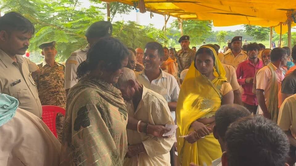 अरियरी प्रखंड के डीहा पंचायत में पैक्स चुनाव को लेकर मतदान शुरू मतदाताओं की उमड़ी भारी भीड़ #dmsheikhpura #VotingRights #fecbookreels #fecbookpost