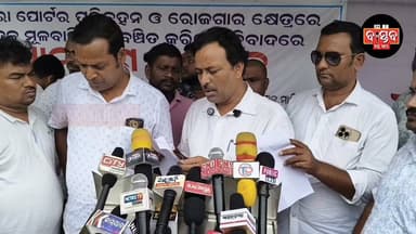 ଧାମରା ପୋର୍ଟ ପରିବହନ ବିବାଦ ୫ ଦିନ ଜିଲ୍ଲାପାଳଙ୍କ କାର୍ଯ୍ୟାଳୟ ଆଗରେ ଆମରଣ ଅନଶନ, ଆଜି ପ୍ରେସମିଟ୍ ଡାକିଲେ ଆନ୍ଦୋଳନ କାରି........|