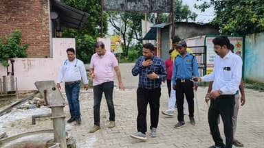 | #सीएमओ का औचक निरीक्षण, #अस्पतालों में मचा हड़कंप
#रामसनेहीघाट, #दरियाबाद और #टिकैतनगर सीएचसी का किया निरीक्षण, गंदगी पर जताई नाराजगी, 15 दिन में सुधार के निर्देश
देखिए सीएमओ का #एक्सक्लूसिव इंटरव्यू, जल्द ही आपके बीच।
#Barabanki #CMO #DrRanjanGautam #TikaitnagarCHC #HealthDepartment #BreakingNews #ExclusiveInterview #RaviGupta