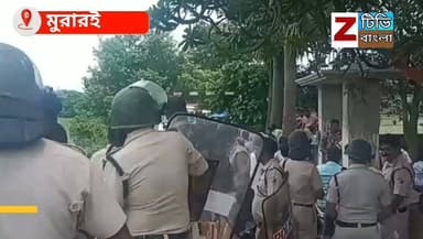 বীরভূমের মুরারই ১ নম্বর ব্লকের মহুরাপুরের মাকোয়া রেলগেট বন্ধের উদ্যোগ ঘিরে উত্তেজনা, বিকল্প রাস্তার দাবিতে বিক্ষোভ গ্রামবাসীদের