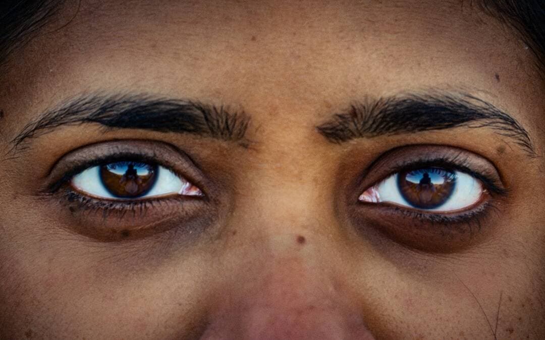 Sometimes the largest landscapes exist within the eyes. They hold fragments of joy, pain, tenderness and everything in between. A single stare can feel like a lifetime. Shot on my Sony ZV-E10 M2 — a frame full of silence, but heavy with meaning.
.
.
<nis:link nis:type=tag nis:id=streetphotography nis:value=streetphotography nis:enabled=true nis:link/> <nis:link nis:type=tag nis:id=portraits nis:value=portraits nis:enabled=true nis:link/> <nis:link nis:type=tag nis:id=sonyphotographer nis:value=sonyphotographer nis:enabled=true nis:link/> <nis:link nis:type=tag nis:id=travelling nis:value=travelling nis:enabled=true nis:link/> <nis:link nis:type=tag nis:id=incredibleindia nis:value=incredibleindia nis:enabled=true nis:link/>