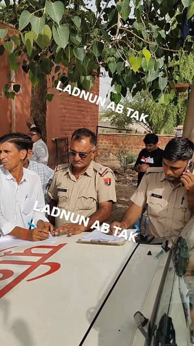 लाडनूं:-दर्दनाक सड़क हादसे में #वासिब पठान की हुई #मौत,उपखंड के ग्राम धुड़िला के पास #स्कोर्पियो गाड़ी का संतुलन बिगड़ने से खाई #पलटी,हादसे में चालक की हुई मौके पर मौत, सूचना पाकर मौके पर पहुँची पुलिस,मृतक के #शव को लाया गया #लाडनूँ के सरकारी अस्पताल स्थित मोर्चरी में,#मृतक वासिब(48)पठान निवासी हमीदपुर के रूप में हुई पहचान।
