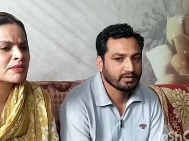 बापौली पंचायत समिति की वाइस चेयरमैन सीमा रावल ने प्रेस वार्ता कर कहा कि मेरे ऊपर जो पूर्व चेयरमैन जोनी रावल ने आरोप लगाए हैं सभी निराधार हैं मैंने जितने विकास कार्य किए हैं अधिकारियों के संज्ञान में लाकर कार्य किए हैं और सभी सदस्यों को भी साथ रखा है भविष्य में भी सभी सदस्यों को साथ लेकर चलेंगे और विकास कार्य करेंगे सरकार ने जो जिम्मेवारी दी है उसमें किसी प्रकार की कोई कमी नहीं आने दी जाएगी