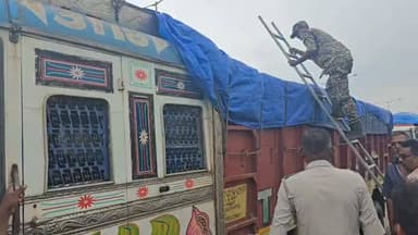 ঝাড়খণ্ড সীমানায় নাকা চেকিং পুলিশের।
