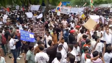 धर्मेंद्र प्रधान के इस्तीफे को लेकर लखनऊ मे उमड़ी studento की भीड़
#LatestNews
#UPNews
#delhijantarmantar
#Lucknowprotest
#AbhijeetDipke