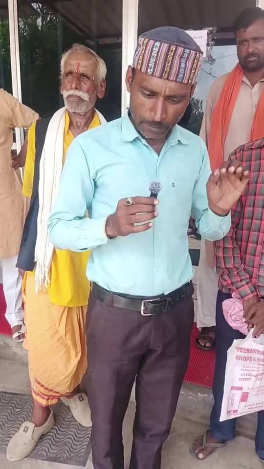 #लवकुशनगर थाना अंतर्गत जहर से हुई महिला की मौत मामले में क्या है सच्चाई
महिला के पड़ोसियों ने बताया कि महिला ने दूसरों को फसाने के उद्देश्य से खुद खाया जहर एसपी को आवेदन देकर निष्पक्ष जांच की हुई मांग*
*देखें पूरी खबर लाइव*
Dileep Bjp Dileep Ahirwar Dilip Ahirwar Dilip Ahirwar Highlight ⊕ Jansampark Madhya Pradesh PRO Jansampark Chattarpur
