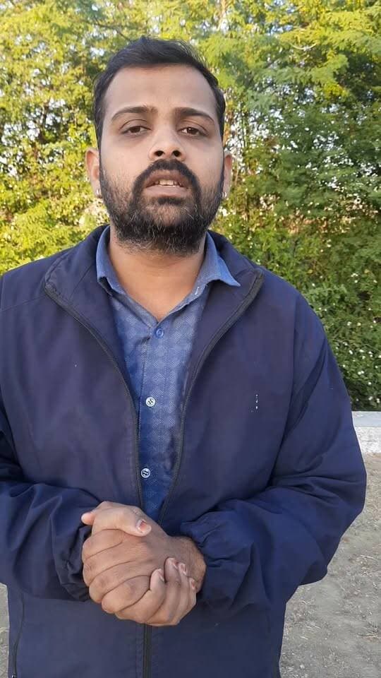 हारे का सहारा सेवा समिति, मध्य प्रदेश
कल से स्वेटर एवं कंबल वितरण अभियान का शुभारंभ किया जा रहा है।
यदि आपके आसपास कोई भी जरूरतमंद व्यक्ति हो, जिन्हें गर्म कपड़े, स्वेटर या कंबल की आवश्यकता हो, तो कृपया उनकी जानकारी हमें अवश्य दें।
ताकि समय पर उन तक मदद पहुँचाई जा सके।
📞 हेल्पलाइन नंबर: 7869558334
आपकी एक सूचना किसी को ठंड से बचा सकती है।
---
#हारे_का_सहारा #सेवा_समिति #मध्यप्रदेश #स्वेटर_कंबल_वितरण #जरूरतमंद_की_मदद #सेवा_ही_धर्म #मानवता #WinterRelief #SocialWork
#हारे_का_सहारा
#सेवा_समिति
#मध्यप्रदेश
#सेवा_ही_धर्म
#मानवता
#जरूरतमंद_की_मदद
#स्वेटर_कंबल_वितरण
#ठंड_से_राहत
#समाजसेवा
#HelpTheNeedy
#WinterRelief
#SocialWork