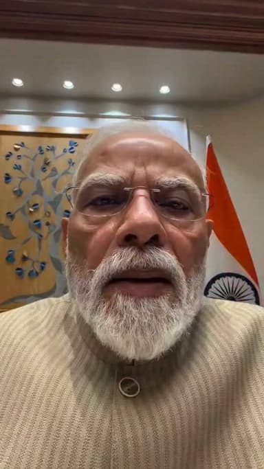 देर रात नरेंद्र मोदी ने तोड़ी चुप्पी, पेपर लीक पर बोले आख़िरकार, देर आए दुरुस्त आए
जब-जब छात्र बोला है, राज सिंहासन डोला है
26 दिनों से चले सोनम वांगचुक ने तोड़ा अनशन...