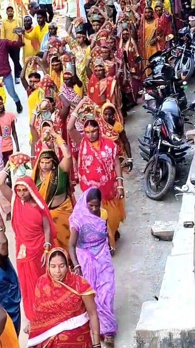 खेसर खगड़ा में महाशिवरात्रि के अवसर पर उमड़ा आस्था का जन सैलाब 121 सौभाग्यवती महिलाओं ने उठाया कलश
#mahashivratri
#khagda #khesar