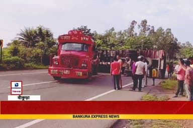 জাতীয় সড়কে দুটি গাড়ির মুখোমুখি সংঘর্ষ সাত সকালে।