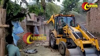 হাইকোর্টের নির্দেশে পলাশীপাড়া থানার বাগাগড়িয়াতে ভাঙা হল অবৈধ বাড়ি। #Palashipara #tehattanews
