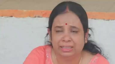 कानपुर देहात ( सीएचसी ) अधीक्षक पीयूष त्रिपाठी की पत्नी कार्यालय परिसर में धरने पर बैठ गईं।
सीएचसी अधीक्षक की पत्नी ने सीएमओ कार्यालय में किया हंगामा, पति को हटाने की साजिश का लगाया आरोप। फर्जी मुकदमे में कार्रवाई कराने का आरोप लगाते हुए महिला ने न्याय की गुहार लगाई। समझौते के बाद भी जबरन मुकदमा कराने का लगाया आरोप । #nonfollowers #KanpurDehat #kanpurdehatcmo #dmkanpurdehat #PublicSafety