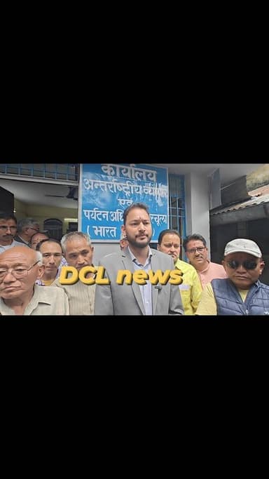 उपजिलाधिकारी धारचूला आशीष जोशी ने काटा रिबन। व्यापारी उत्साह से लवरेज। #dmpithoragarh #sdmdharchula #indian #china Ashish Bhatgain Hemant Pandey