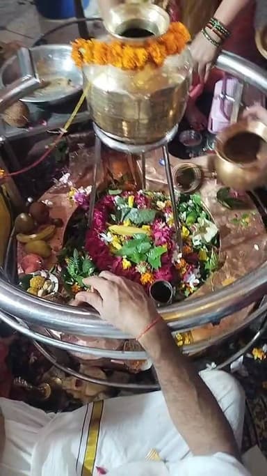 #सावन का आज पहला दिन और पहले दिन #शिव_मंदिरों में लग गई भक्तों की कतारे #हर_हर_महादेव जय #तामेश्वर_बाबा