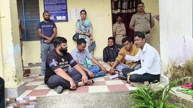 घनसाली में लचर शिक्षा व्यवस्थाओं के खिलाफ घनसाली खंड शिक्षा अधिकारी कार्यालय में आंदोलन