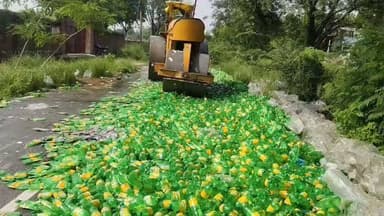 बलिया मोड़ पर एक्सपायर कोल्ड ड्रिंक को बुलडोजर से क्षतिग्रस्त किया गया
