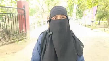जनपद मऊ के स्कूटी एजेंसी में जब भी जाएं तो आप रहे सावधान नहीं तो आपके साथ भी यह गलत कृत्य हो सकता है