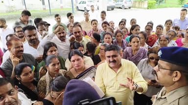 रुद्रपुर महिलाओं पर हो रहे अप#राध पर लगाम लगाने की मांग को लेकर एसएसपी कार्यालय पहुंचे कांग्रेसी