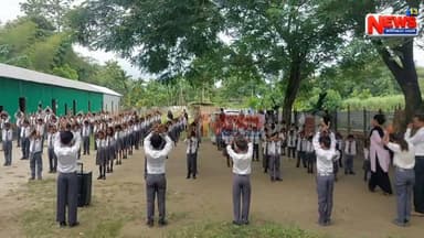 ৰাজ্যত কাঠফুলাৰ দৰে বৃদ্ধি পাইছে ব্যক্তিগত বিদ্যালয়
এইবাৰ বিদ্যালয়ৰ নামক লৈ আজব বিতৰ্ক!
কামৰূপ জিলাৰ গৰৈমাৰীৰ টপাৰপথাৰ গাঁৱত এখন ব্যক্তিগত বিদ্যালয়ৰ নামক কেন্দ্ৰ কৰি সৃষ্টি হৈছে তীব্ৰ প্ৰতিক্ৰিয়া।