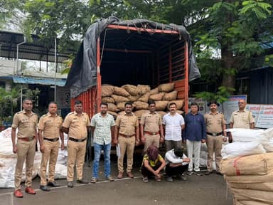 अवैधरित्या तंबाखुजन्य पदार्थाची वाहतुक करणाऱ्या आरोपीवर कारवाई करून एकूण ४७,९३,७९६/- रुपये किंमतीचा मुद्देमाल जप्त.