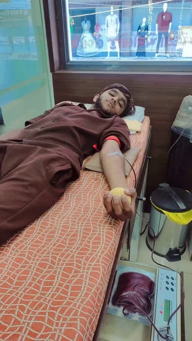 🚑ધ્રાંગધ્રા બ્લડ ડોનેટ ગ્રુપ 🚑બ્લડ ડોનેટ ગ્રુપ દ્વારા ધ્રાંગધ્રા શહેરની અલગ અલગ હોસ્પિટલમાં પ્રસુતી અને થેલેસેમિયા ગ્રસ્ત બાળક ને બ્લડની ઇમરજન્સીમાં જરૂર પડતા 5 બોટલ બ્લડની વ્યવસ્થા કરી આપતું ધ્રાંગધ્રા બ્લડ ડોનેટ ગ્રુપ🩸પ્રવીણભાઈ રબારી (A+)🩸અસ્પાકભાઈ (A+)🩸અનિશભાઈ કાજી (A+)🩸ધર્મેન્દ્રભાઈ (A-)🩸સમીરભાઈ (B-)🩸#dhrangadhra #dhrangadhranews #dhrangadhra_state #blood