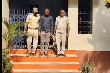 मानिकपुर थाना के पुलिस ने चोरी की दो बाइक के साथ एक शराब त*स्कर को किया गिरफ्तार #bihar #lakhisarai #excise #crime