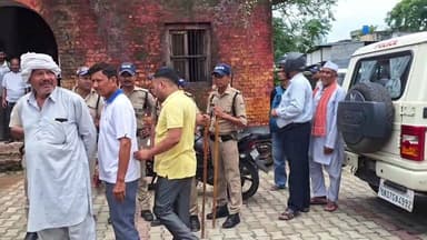 बंधक से मुक्त हुई विजिलेन्स टीम...21 घंटो से तहसील कर्मचारियों के कब्जे में... सुनिए क्या बोले यूनियन के लोग
Pushkar Singh Dhami #sitarganj #vijilence #police