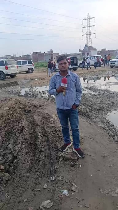 फोन की टॉर्च से अलमारी, बैग और बाथरूम तक खंगाला...
20 गाड़ियों के काफिले के साथ राजीव कॉलोनी में क्राइम ब्रांच की दबिश
#CrimeNews
#CrimeBranch
#CBI
#NewsUpdate
#police
#Rajeevcolony
#faridabad
#Voiceoffreedom
#voiceoffaridabad