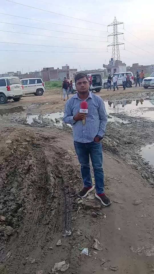 फोन की टॉर्च से अलमारी, बैग और बाथरूम तक खंगाला...
20 गाड़ियों के काफिले के साथ राजीव कॉलोनी में क्राइम ब्रांच की दबिश
#CrimeNews
#CrimeBranch
#CBI
#NewsUpdate
#police
#Rajeevcolony
#faridabad
#Voiceoffreedom
#voiceoffaridabad