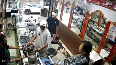 लोहरदगा खत्री ज्वेलरी में लूटपाट की कोशिश नाकाम