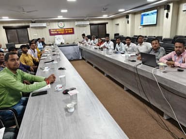 ई-ऑफिस प्रणाली के सुचारू संचालन को लेकर जिला कार्यालय सभाकक्ष में अधिकारियों-कर्मचारियों को दिया गया प्रशिक्षण
- जिला कार्यालय में ई-ऑफिस संचालन, फाइल प्रबंधन एवं बायोमेट्रिक सिस्टम की दी गई विस्तृत जानकारी
#mmacdistrict_cg #chhattishgarh
@chhattisgarhcmo @dpr.chhattisgarh