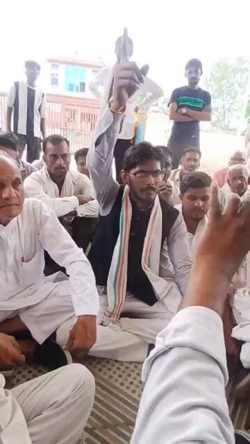 कांग्रेस पार्टी खाद नहीं मिल रहा किया धरना प्रदर्शन एसडीएम तहसील अम्बाह