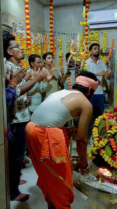 कायावर्णेश्वर महादेव मंदिर क्यासरा में सावन माह के चलते महाआरती......