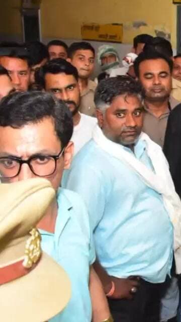 #चण्डौस राजस्व राज्यमंत्री सुरेन्द्र दिलेर ने सड़क हादसे में घायलों को अस्पताल पहुंचाया