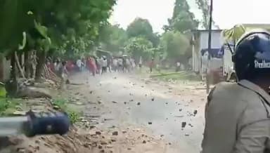 उत्तर प्रदेश : जिला देवरिया में बवाल। सरकारी जमीन पर अंबेडकर मूर्ति रख दी गई। पुलिस–प्रशासन ने मूर्ति हटवाई।