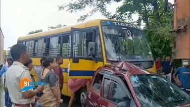 জলপাইগুড়িতে বড় দুর্ঘটনা এড়াল স্কুল বাস, ৩০–৩৬ পড়ুয়া নিরাপদ