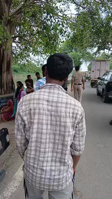 मम्मी, मैं अब वापस नहीं आऊंगा...
नहर में ऑटो समेत कूदा युवक, 7 दिन बाद मिला ऑटो, युवक अब भी लापता
#MissingPerson
#Auto
#RescueOperation
#Nahar
#SearchOperation
#AccidentNews
#faridabad
#voiceoffraridabad
#voiceoffreedom