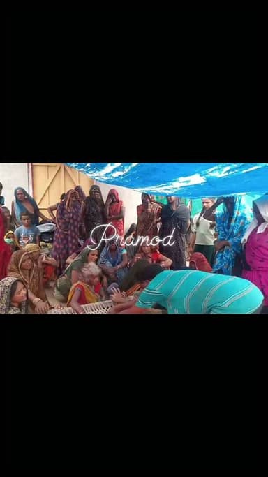 हंडिया क्षेत्र के पिपरहिया में शुक्रवार सुबह सड़क पार कर रही मंजू देवी (53) पत्नी रामशंकर बिन्द, निवासी उपरदाहा को अज्ञात वाहन ने टक्कर मार दी। हादसे में वह गंभीर रूप से घायल हो गईं। सूचना पर पहुंची पुलिस ने उन्हें अस्पताल पहुंचाया, जहां चिकित्सकों ने मृत घोषित कर दिया। पुलिस ने शव को पोस्टमार्टम के लिए भेजते हुए अज्ञात वाहन की तलाश शुरू कर दी है।शुक्रवार 11 बजे हुई दुर्घटना।