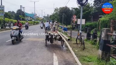 ଜନସାଧାରଣଙ୍କ ସୁରକ୍ଷା କୁ ଦୃଷ୍ଟିରେ ରଖି ବାରିପଦା ପୌରପାଳିକା ପକ୍ଷରୁ ରାସ୍ତାକଡରେ ଭୁଶୁଡି ପଡିଥିବା ସ୍ଥାନରେ ଦିଆଗଲା ବାଉଁଶ ବାଡ......
#ମୟୁରଭଞ୍ଜ #ବାରିପଦା #ବାରିପଦା_ପୌରପାଳିକା