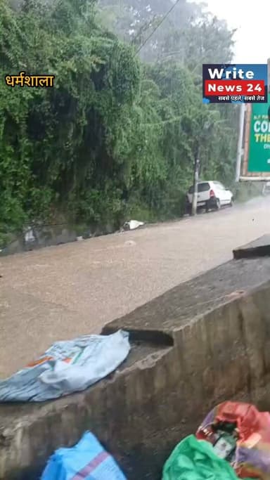 धर्मशाला वार्ड नंबर 4 में नालियां बंद होने से बारिश का पानी लोगों के घरों में घुसा, लोगों में नगर निगम को लेकर नाराजगी ।
#dharmshala