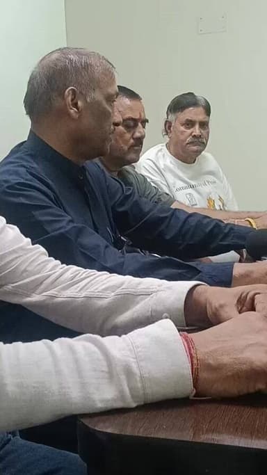 पूर्व मंत्री सुखराम चौधरी प्रेस कॉन्फ्रेंस