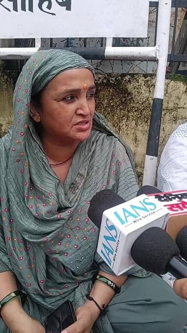 पांवटा साहिब में फैक्ट्री प्रबंधन पर महिला कर्मचारियों के शोषण का आरोप सुनिए।